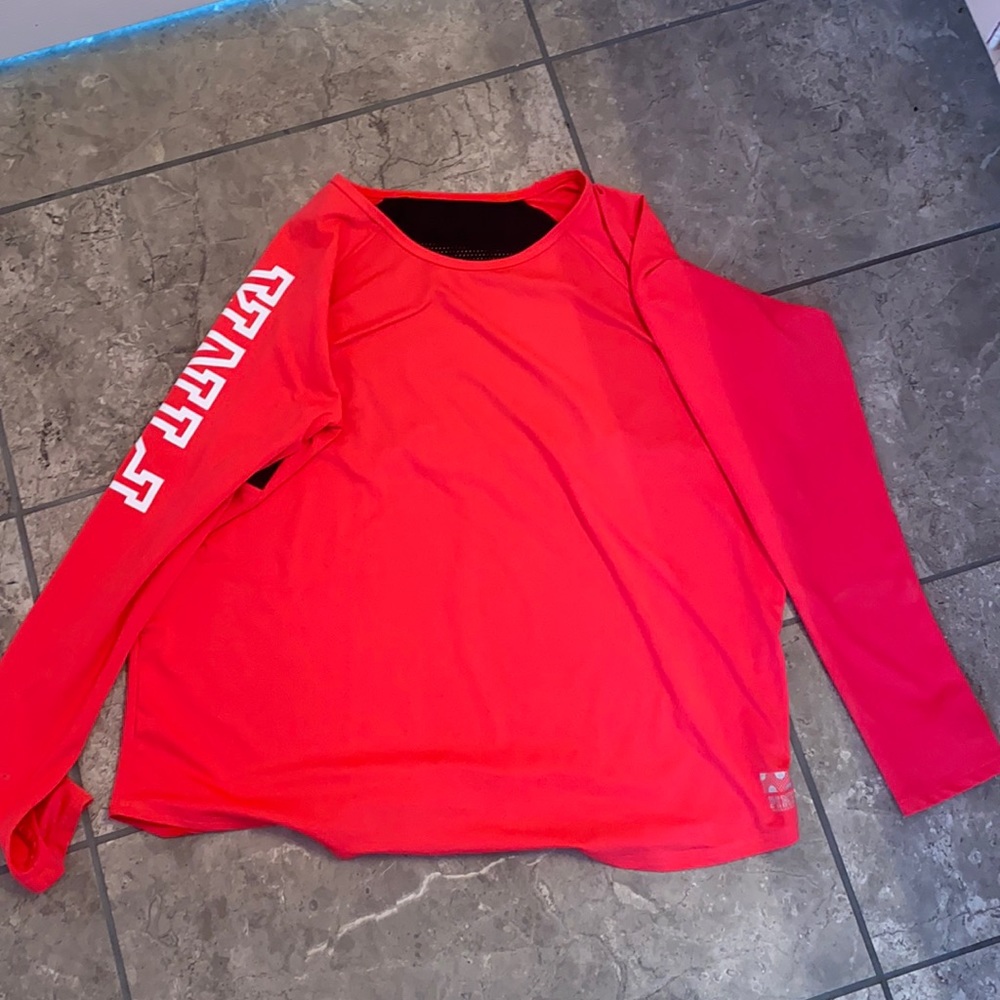 workout shirt